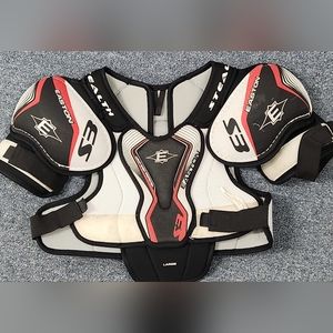 Hockey Chest Pad Youth Large. Sports gear  preowned in spring season